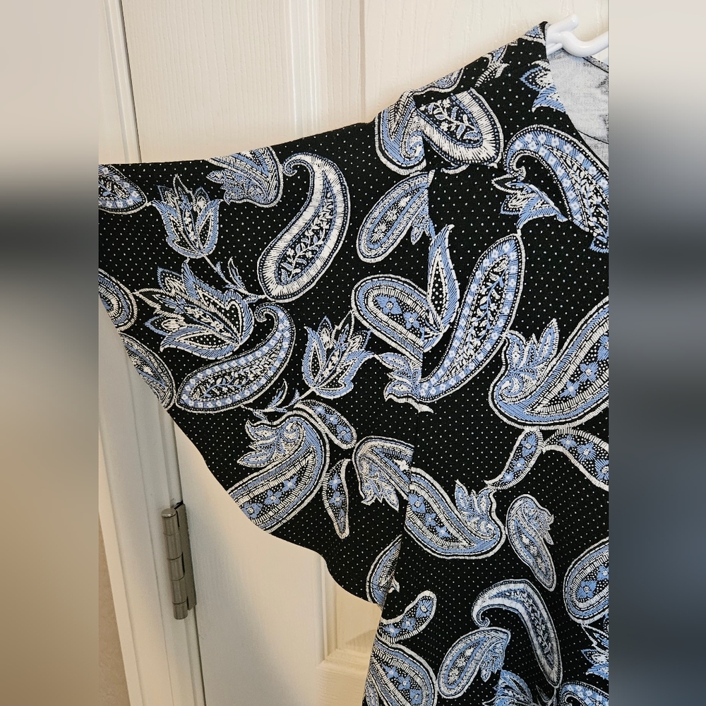 Ann Taylor black and blue paisley print flutter sleeve top - Picture 5 of 6